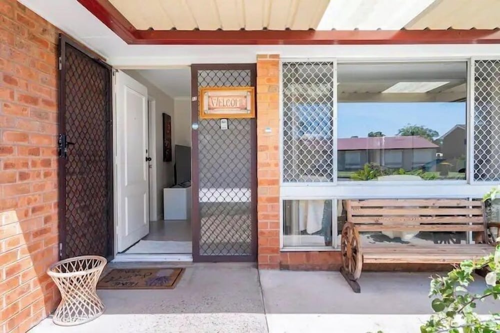 Penrith - Cheerful 3 Bedroom House With Free Parking