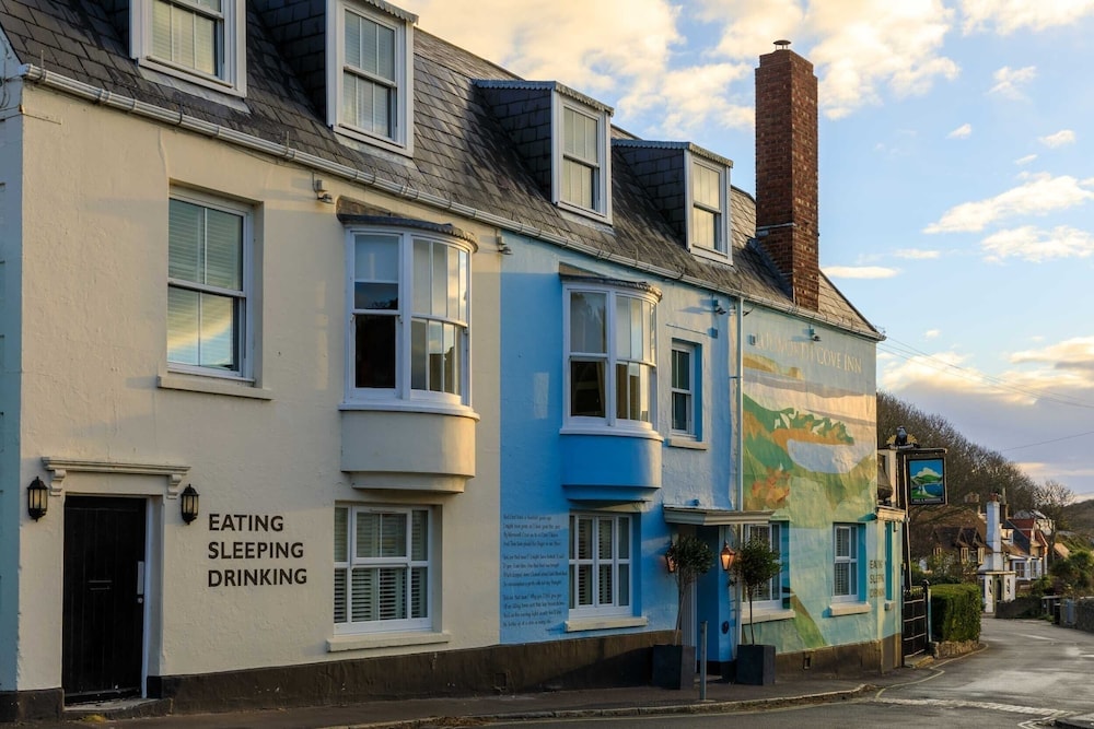 Lulworth Cove - Lulworth Cove Inn