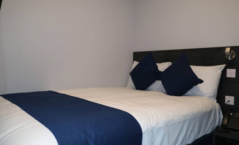 Ilford - Blue Sapphire Hotel