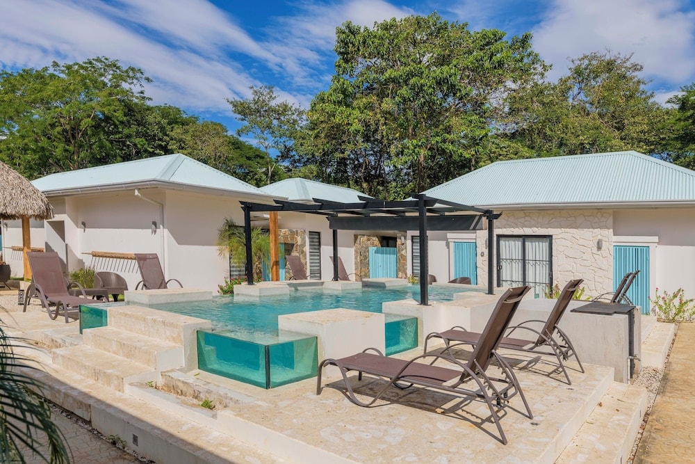 Stockholm - Tamarindo - Villas VR Beachwalk Avellanas