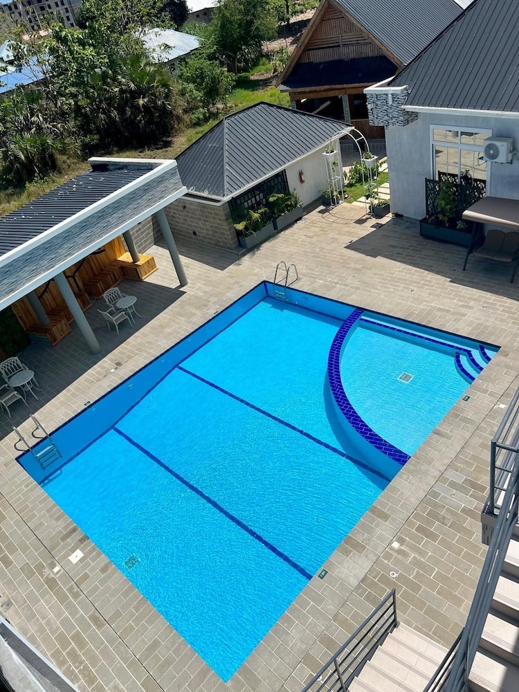 Kutani - MEGA Lodge