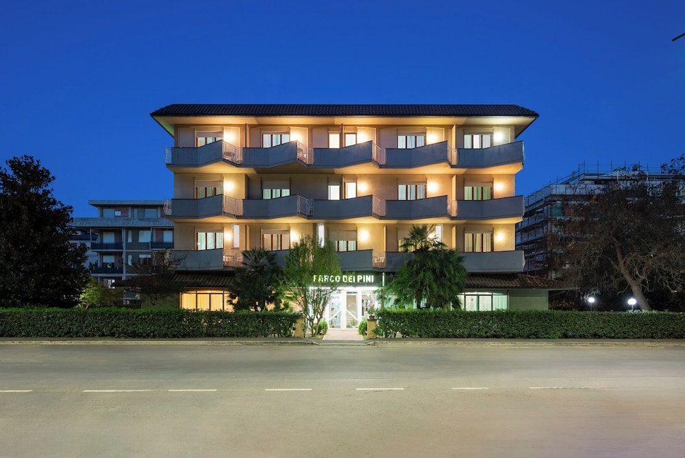 Follonica - Hotel Parco dei Pini - 100mt dal Mare