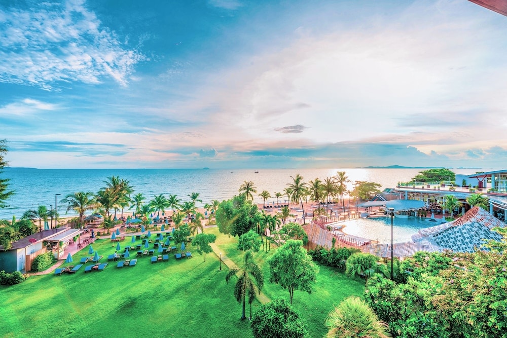 Jomtien Beach - Pinnacle Grand Jomtien Resort and Beach Club