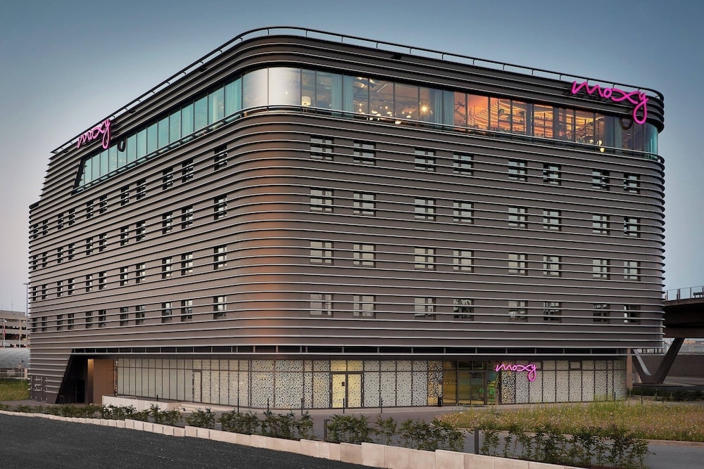 Troisdorf - Moxy Cologne Bonn Airport