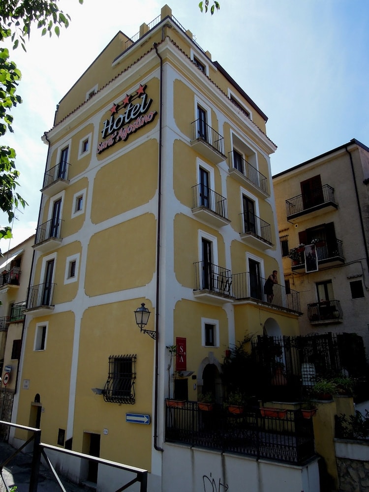 Göteborg - Paola - Sant'Agostino Guest Rooms