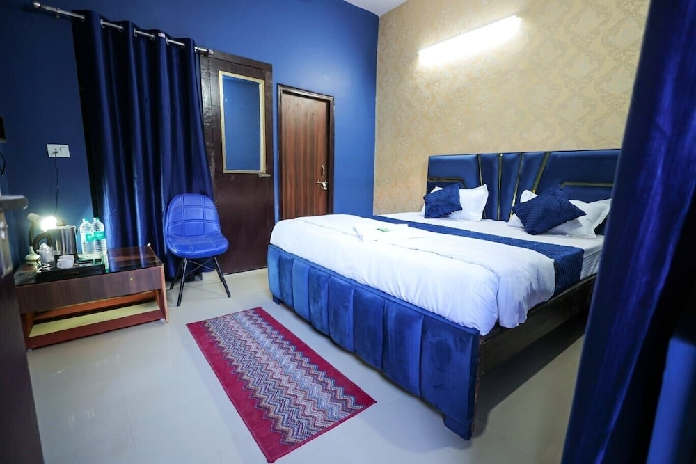 Noida - Hotel Spark Inn || Near Motherhood Hospital