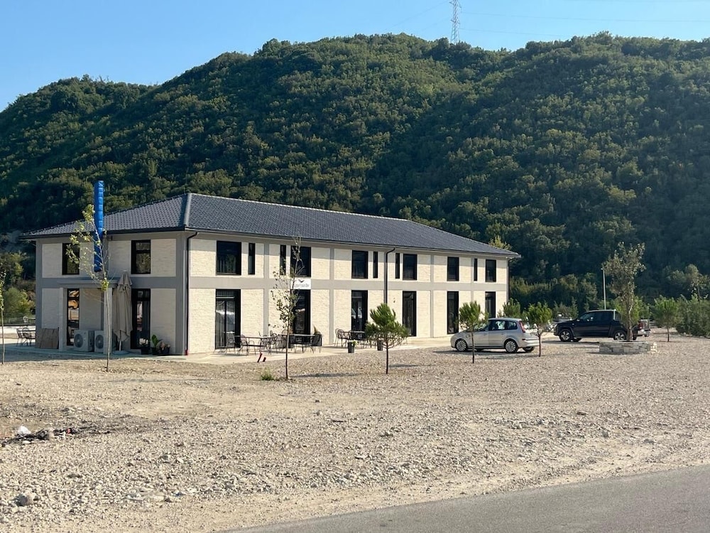 Himare - Lumi i Bardhe Hotel & Restaurant