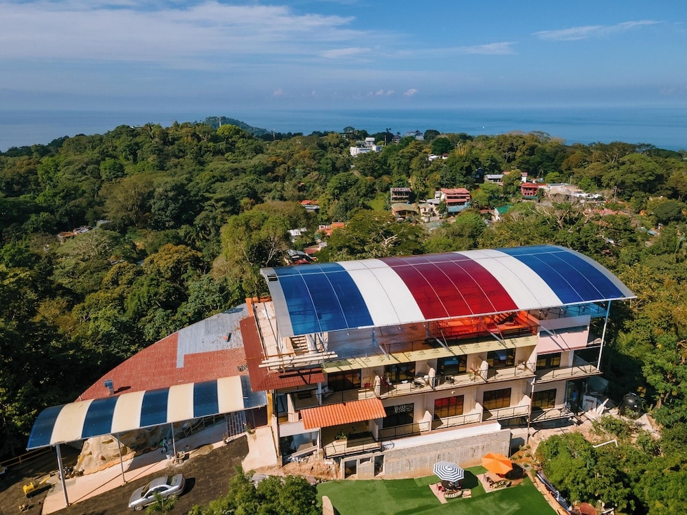 Quepos - Mountain Top Park Hotel
