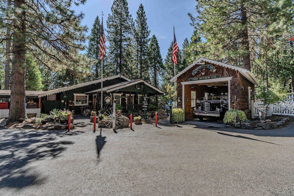 Yosemite - CA - Narrow Gauge Inn
