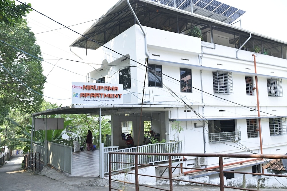 Alwaye - NIRUPAMA HOTEL ALUVA