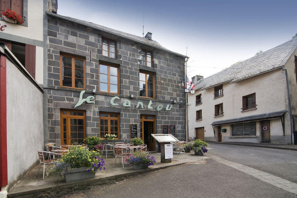 Orcival - Auberge Le Cantou - Hôtel Roche