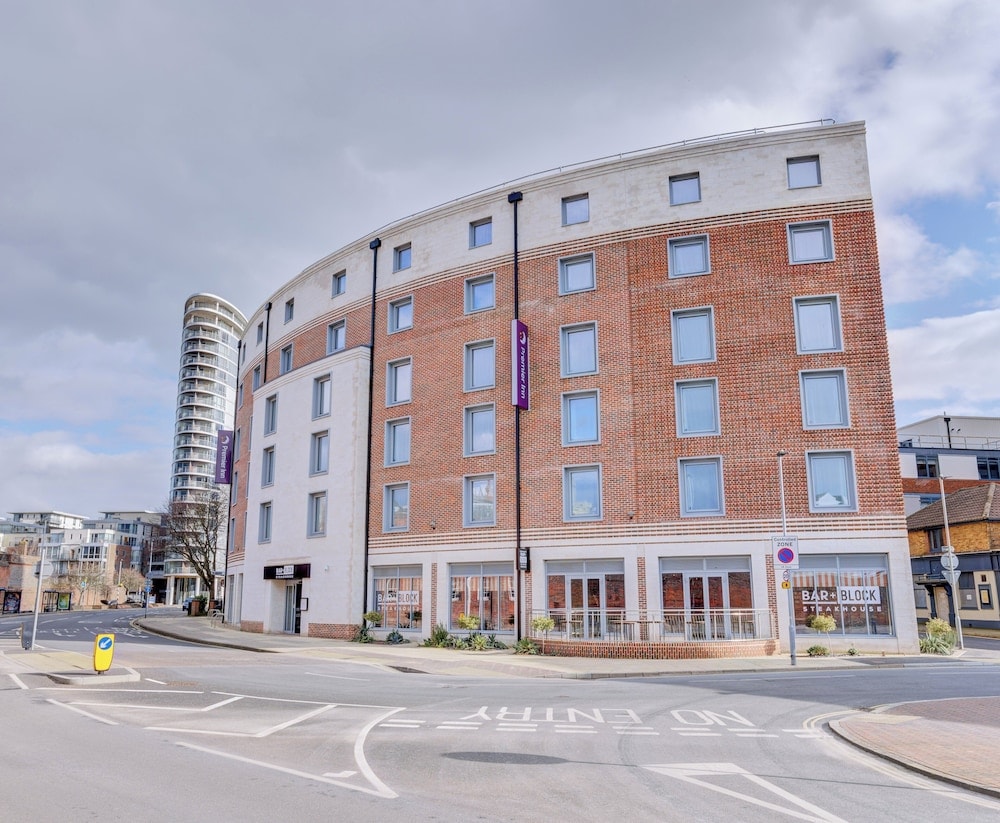 Portsmouth - Premier Inn Portsmouth Dockyard