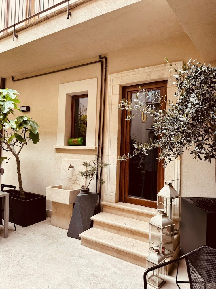 LʼAquila - Albergo Diffuso Ginevra Boutique Rooms - Palazzo Leosini - Residenze D'Epoca