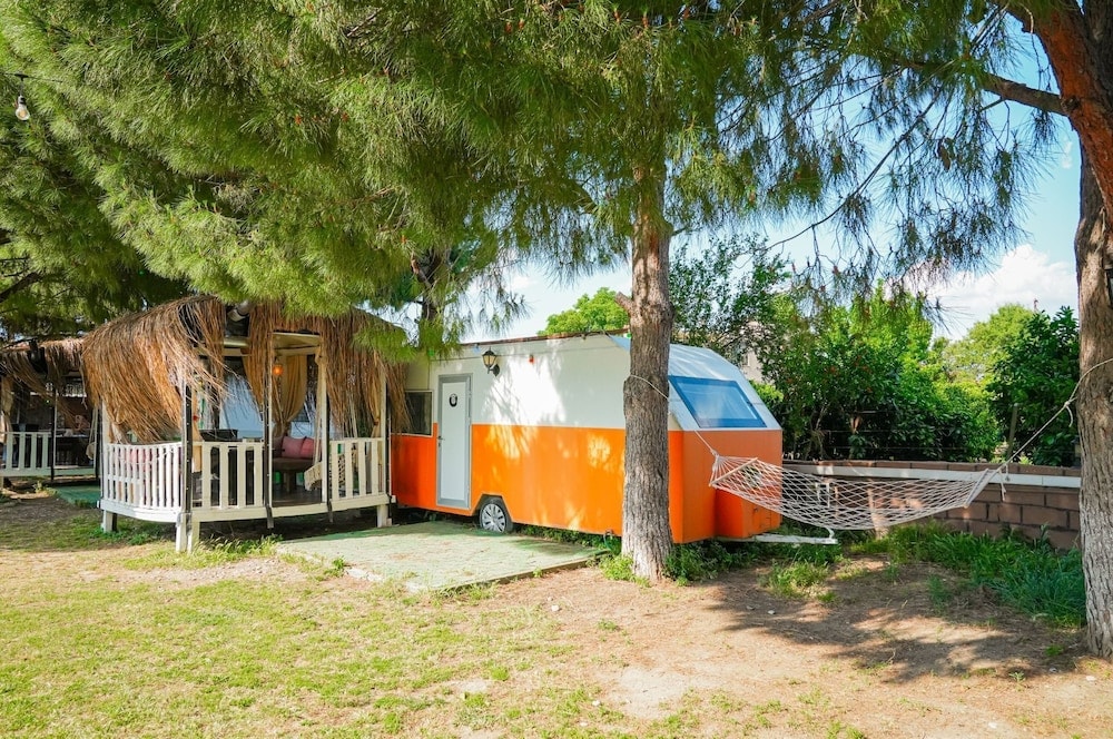 Seferihisar - Mona Glamping Caravan Suites