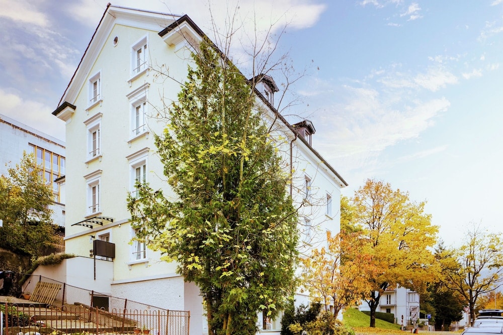 St. Gallen - VISIMO Apartments Felsenstrasse St Gallen - Elegant heritage building in a quiet neighbourhood