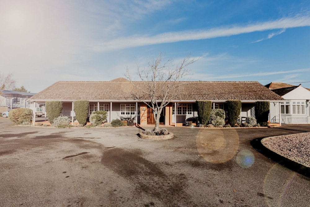 Crown Lodge Hotel