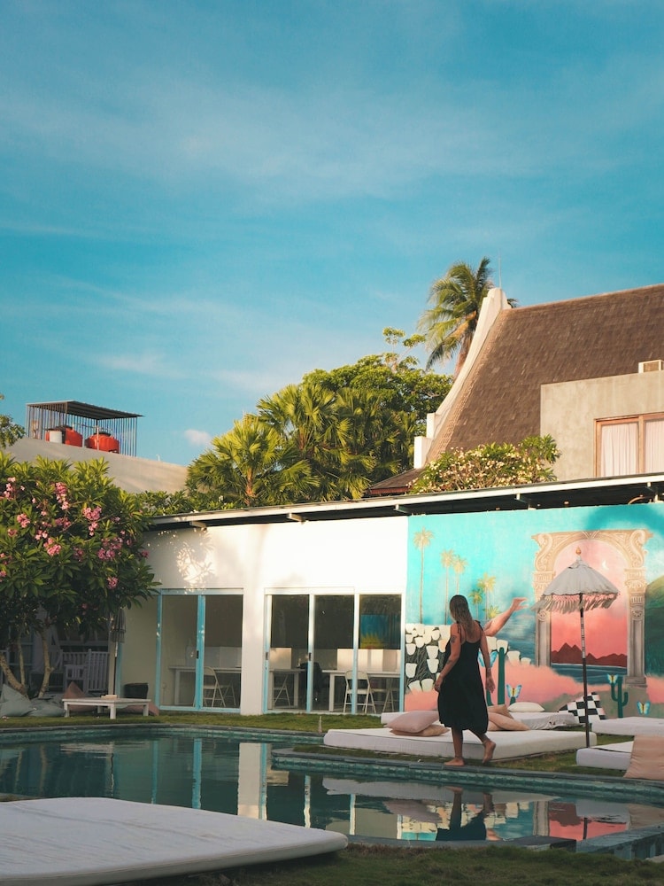 Selong Belanak - Dream CoWork Hotel