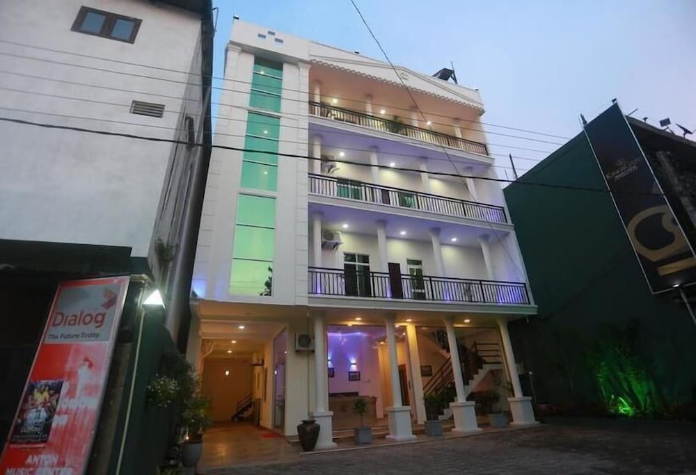 Negombo - KINGS GATE Airport TRANSIT HOTEL