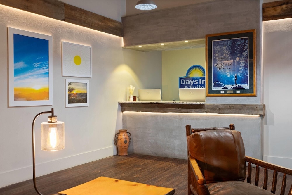 Missoula - Days Inn and Suites by Wyndham Downtown Missoula-University