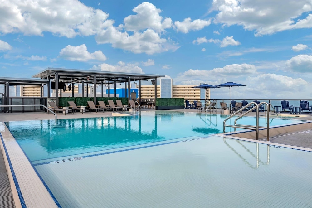 Treasure Island - Cambria Hotel St Petersburg-Madeira Beach Marina
