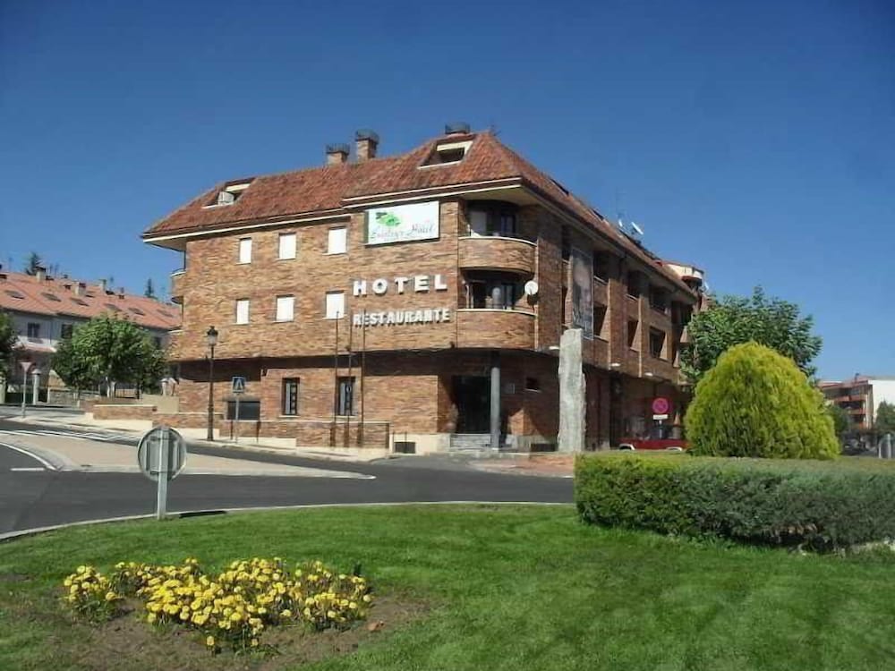 Las Navas del Marqués - Hotel Maximus
