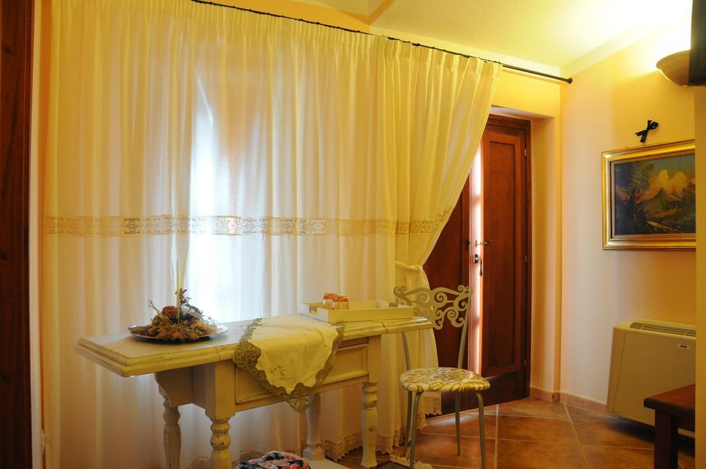 Tempio Pausania - La Casa Di Babbai