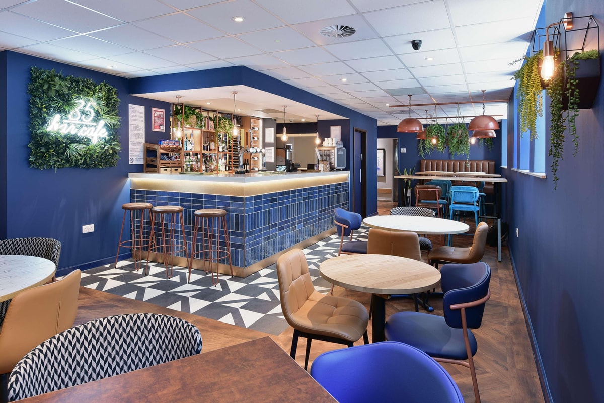 Cardiff - Travelodge Cardiff Central Queen Street