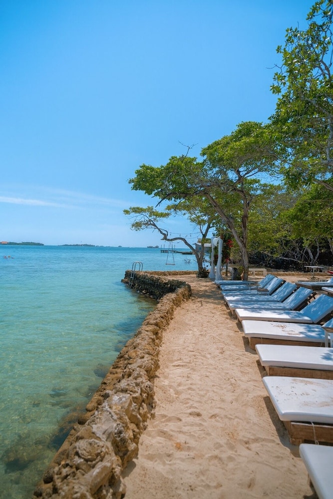Islas del Rosario - Fragata Island