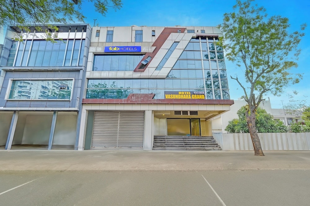 Ghaziabad - Fabhotel Vasundhara Grand