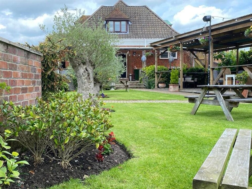 Beccles - The Swan Motel, Gillingham