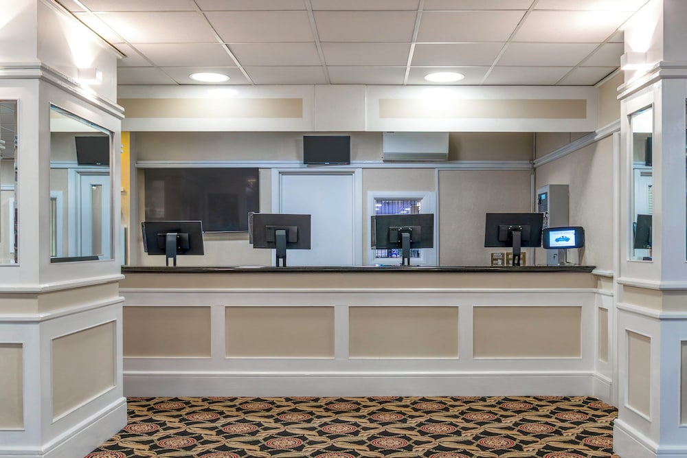 The Grand Burstin Hotel