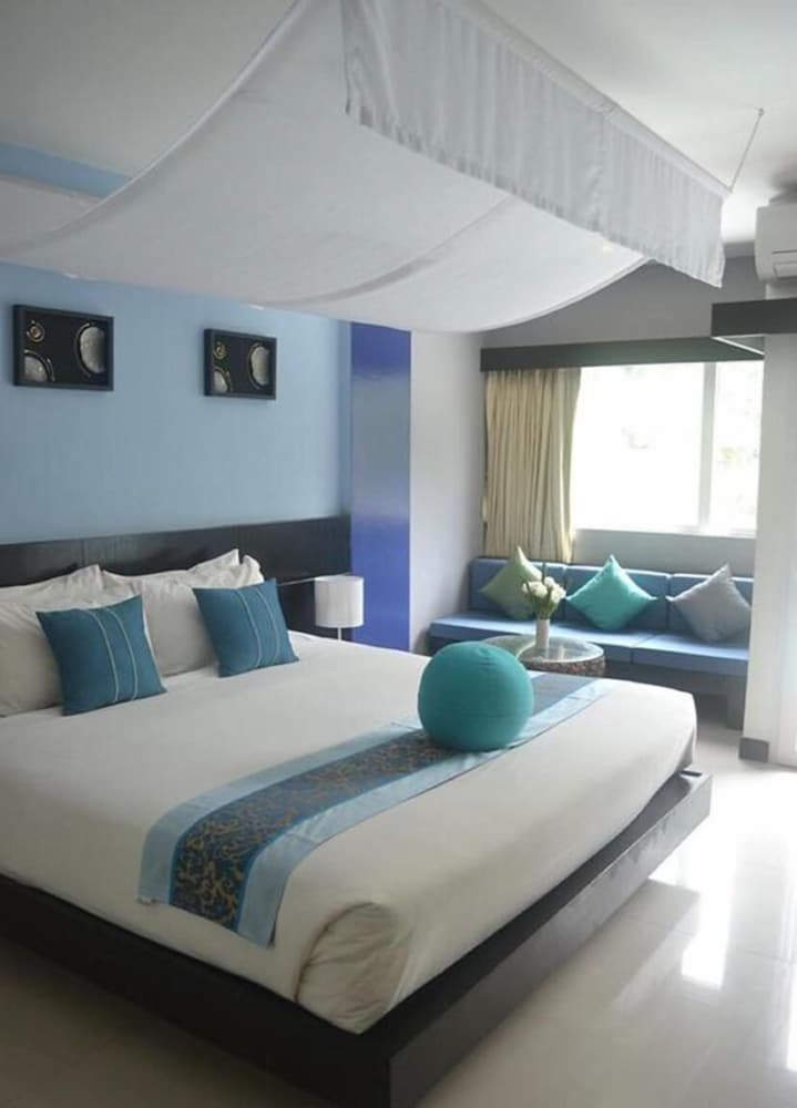 Stockholm - Kamala Beach - Benyada Lodge - Surin Beach