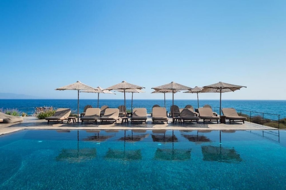 Fira - Colombos Beachfront