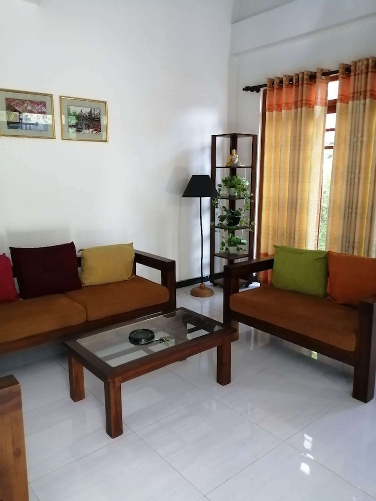 Colombo Airport Field View Villa