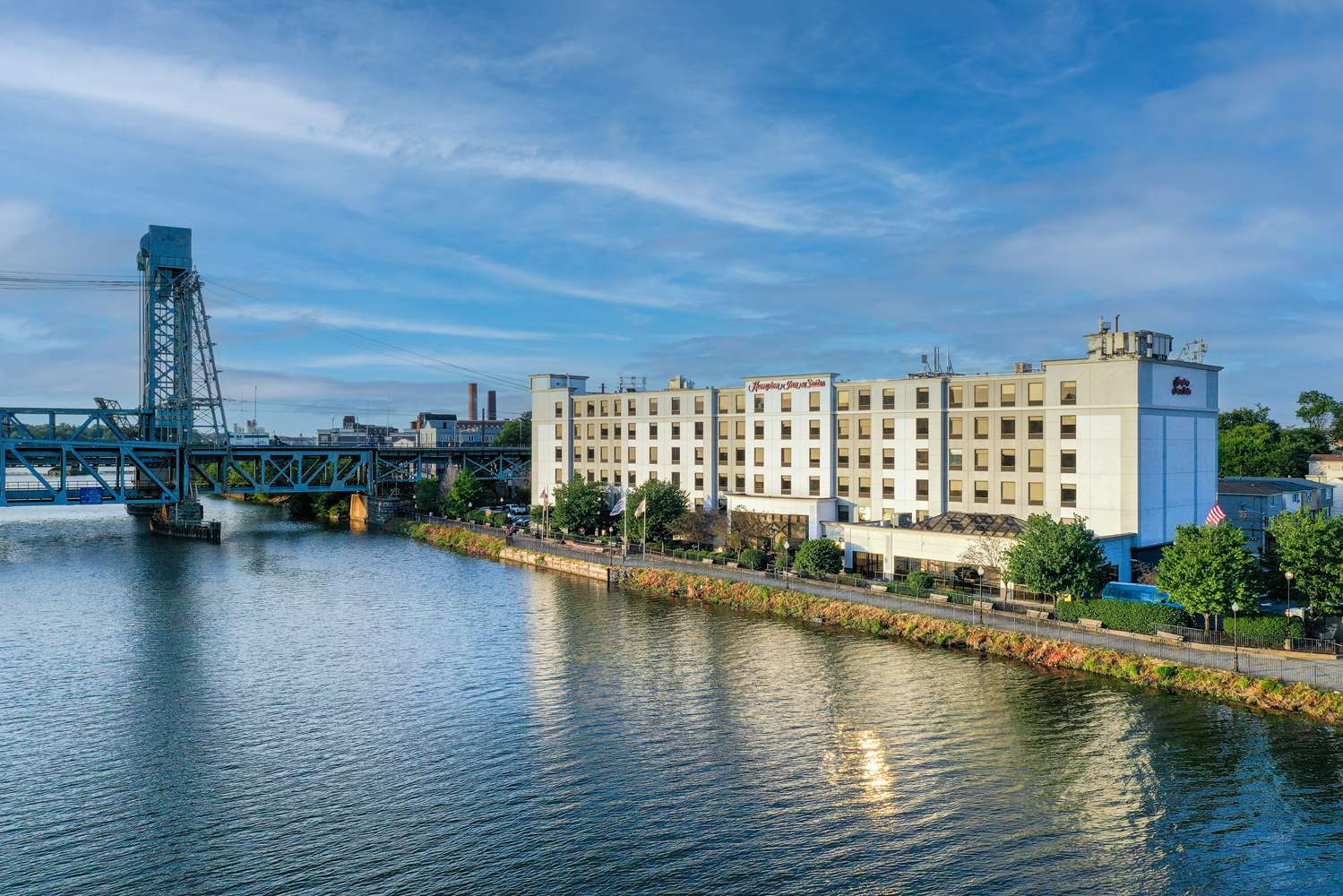 Newark (NJ) - Hampton Inn & Suites Newark-Harrison-Riverwalk