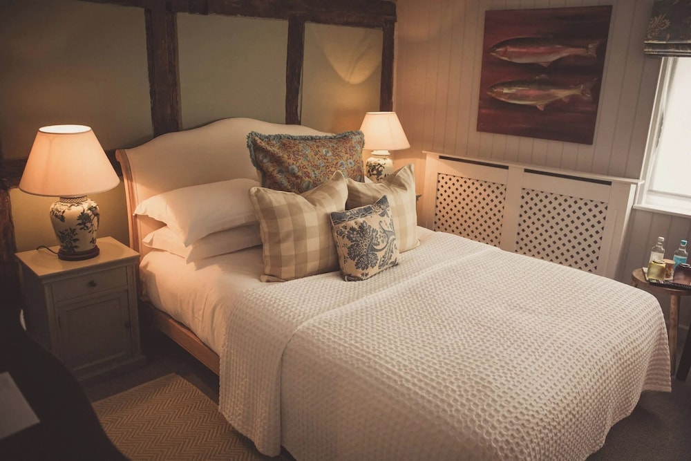 Stockbridge - The Greyhound on the Test Hotel