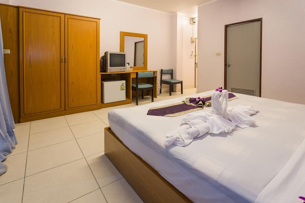 Patong Beach - Guesthouse Belvedere - Room for 2 Near Patong Beach, Wifi and Ac