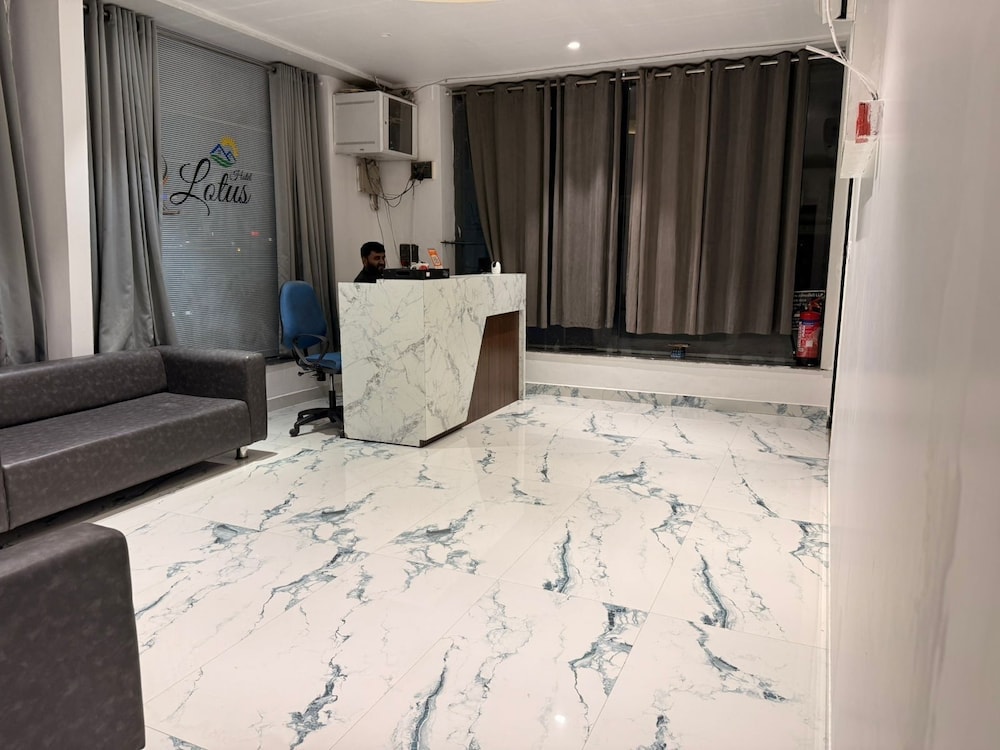 Surat - Hotel Lotus