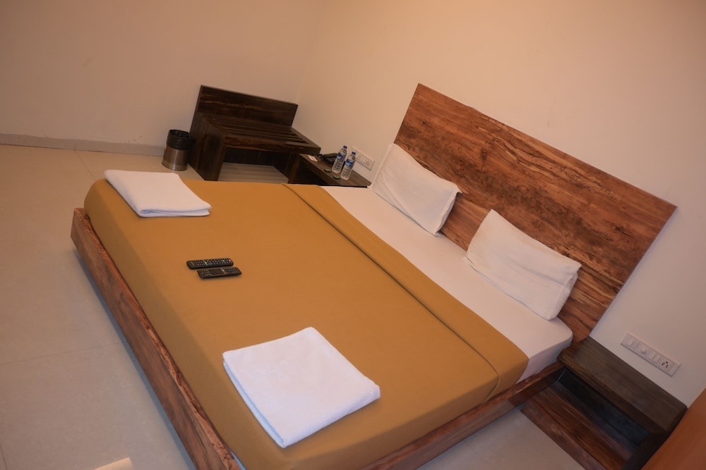 Bhayandar - Hotel Royal Residency