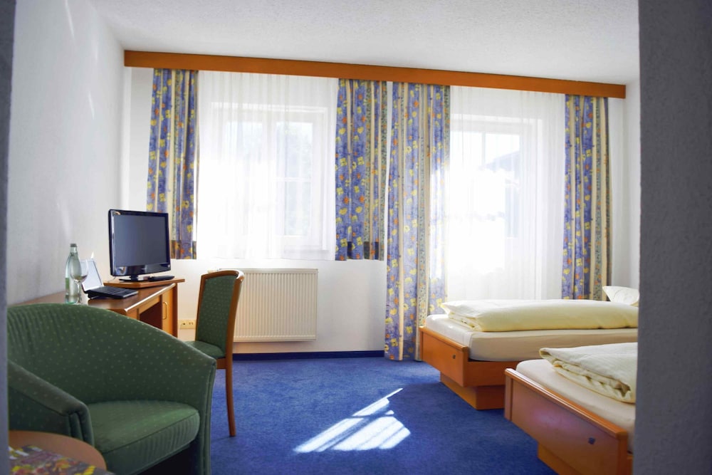 Feldkirchen-Westerham - A8 Hotel im Darchinger Hof Bed & Breakfast - Zwischen Holzkirchen und Weyarn - Zwischen München Salzburg und Innsbruck - Kurz vor dem Irschenberg