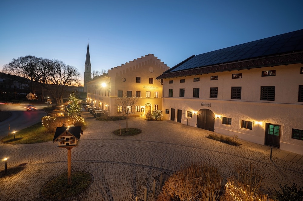 Obing - LANDHOTEL ALTE ZOLLSTATION- Historical Building