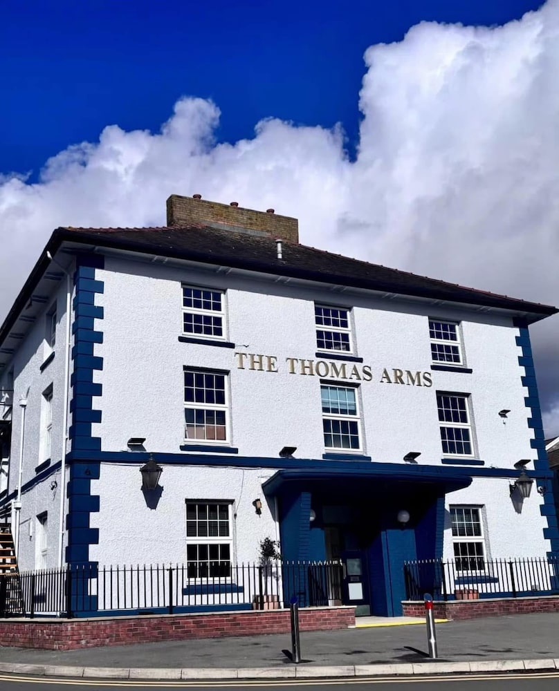 Trostre - Thomas Arms Hotel