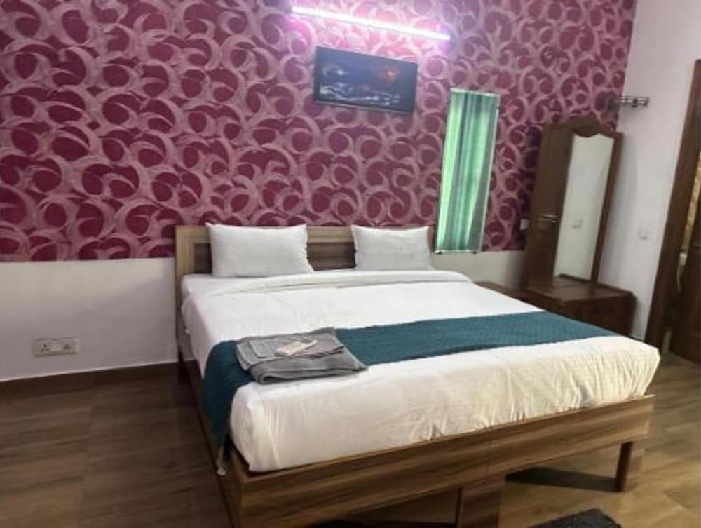 Ghaziabad - Fabhotel Golden Palace I