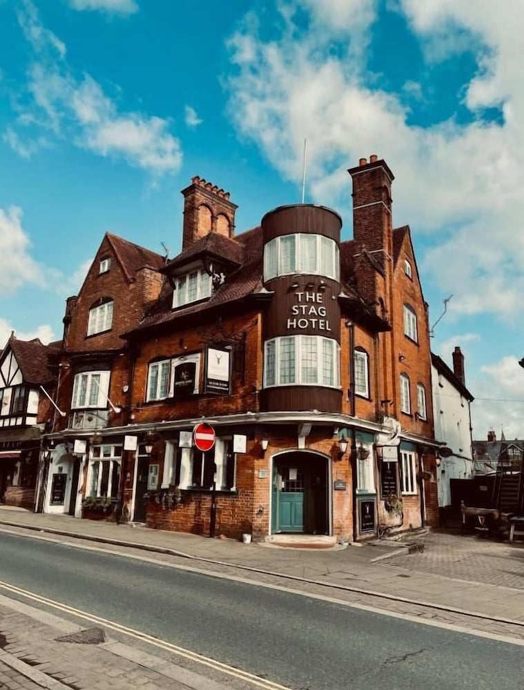 Lyndhurst - The Stag Hotel and Mailmans Arms