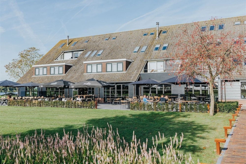 Hotel Sportsbar & Brasserie Dorhout Mees