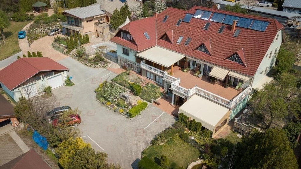 Szigetszentmiklós - Le Rose Suites & Park Hotel