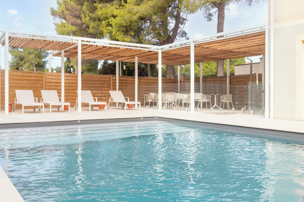La Ciotat - Logis Hôtel de Port d'Alon - St Cyr sur Mer