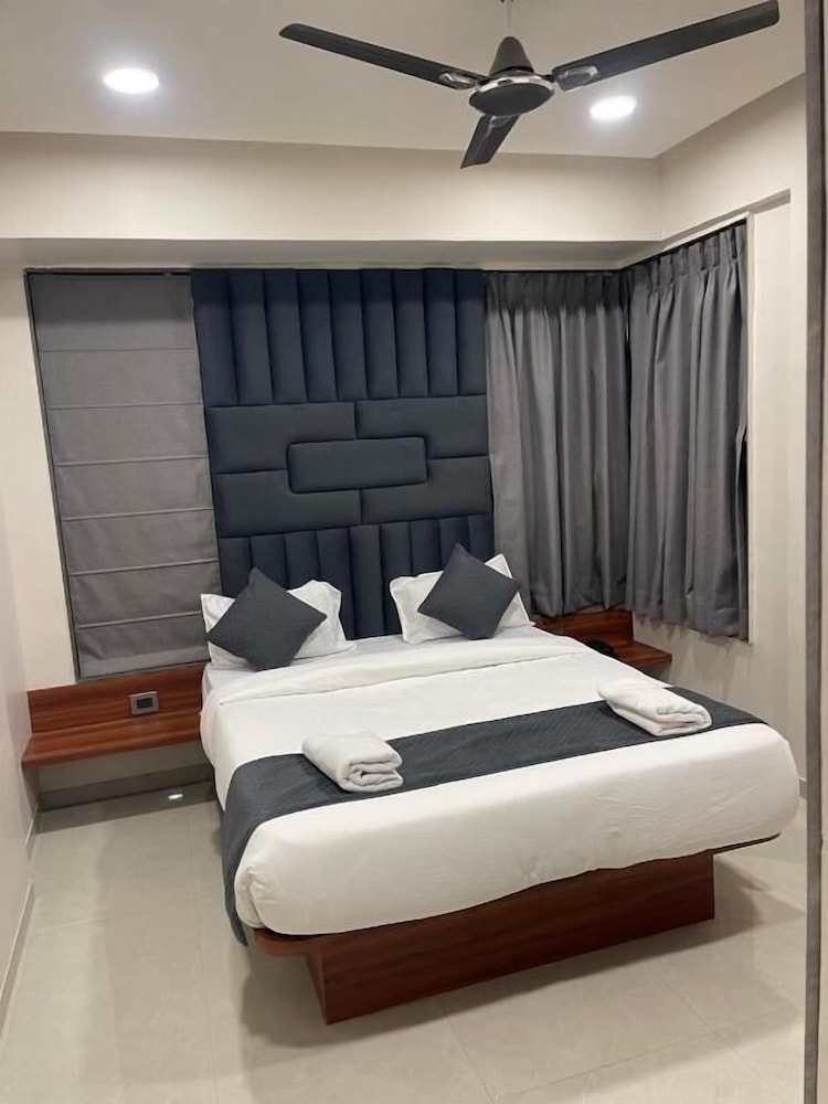 Pune - Hotel Samarth Elite Baner