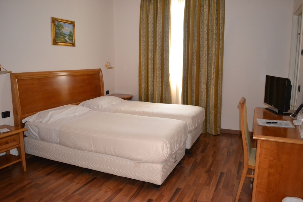 Monticelli Terme - Tricolore Hotel
