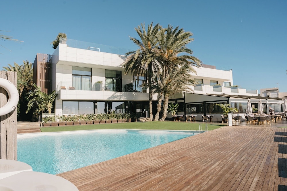 Barcelonas flygplats - El Prat de Llobregat - Playa Grande by Tropical